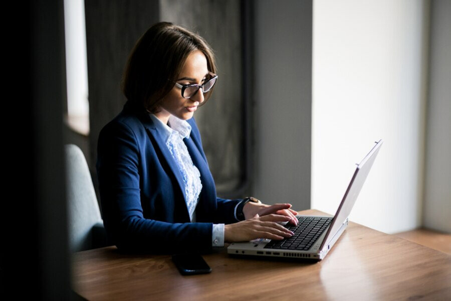 Tout savoir sur le slash inversé sur Mac : guide pour les utilisateurs